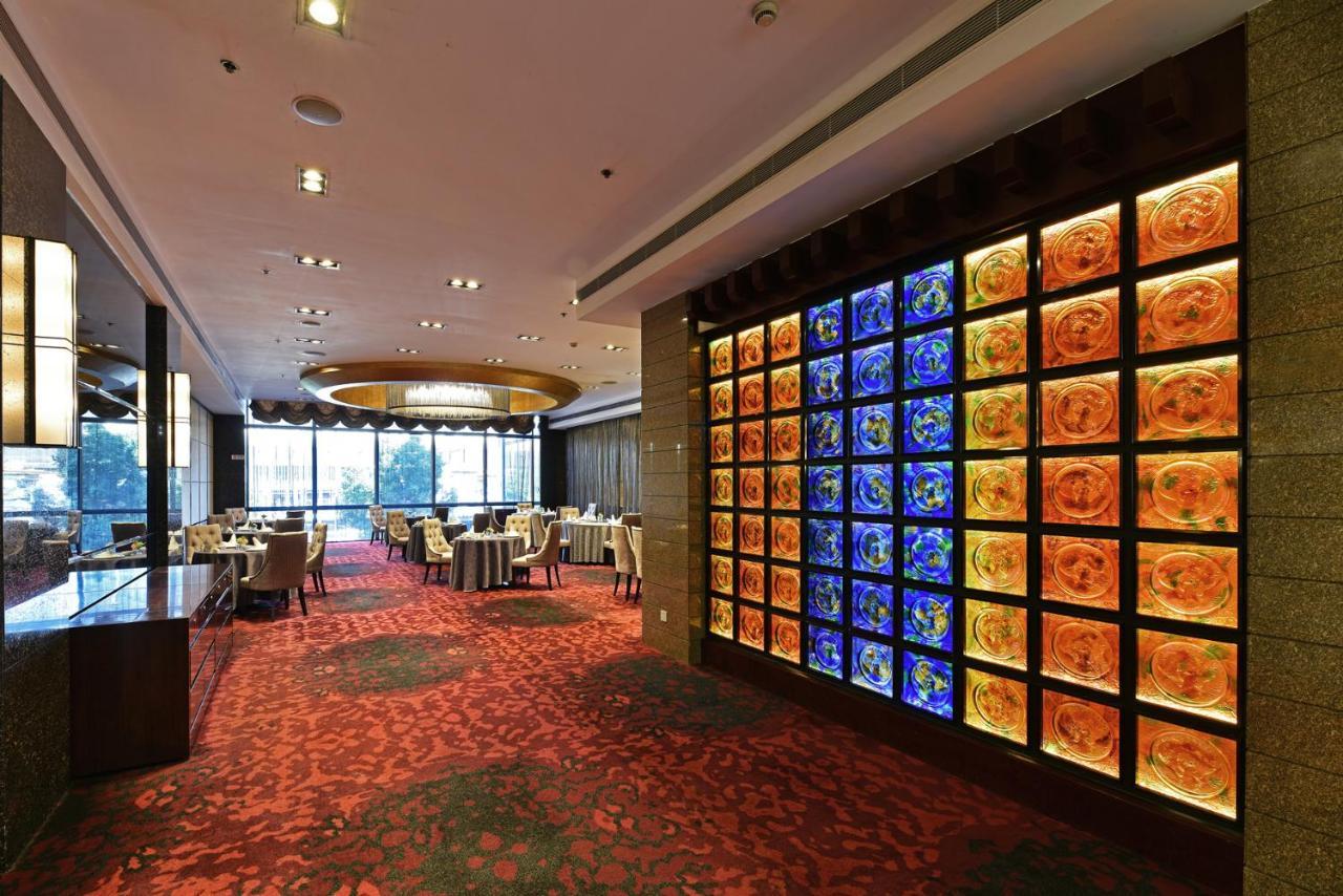 Hotel Equatorial Shanghai Buitenkant foto